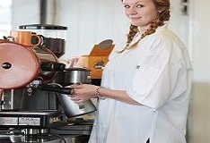 Girl_making_coffee
